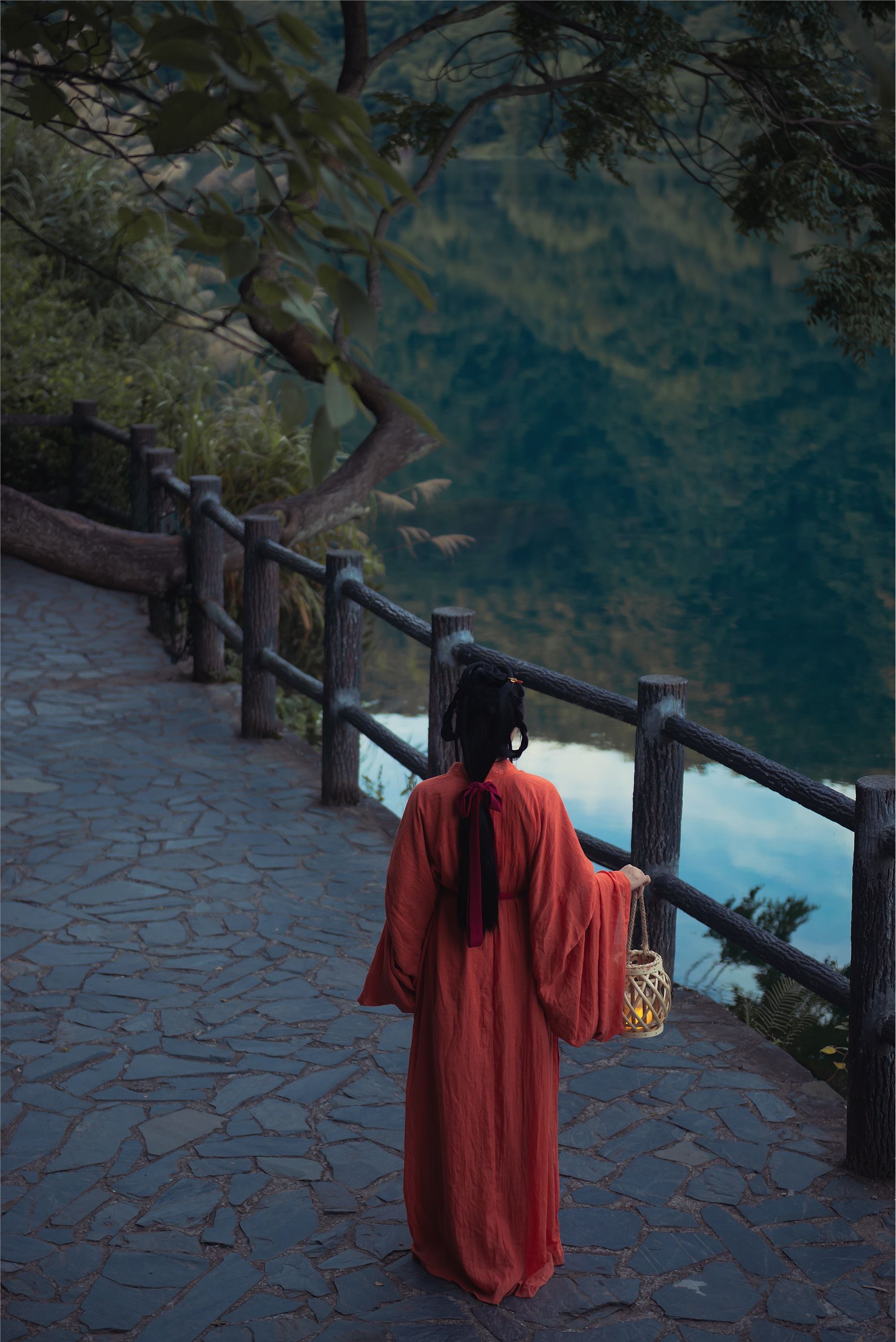 YITUYU艺图语 2021.09.08 人间忽晚 山河已秋 秦笙